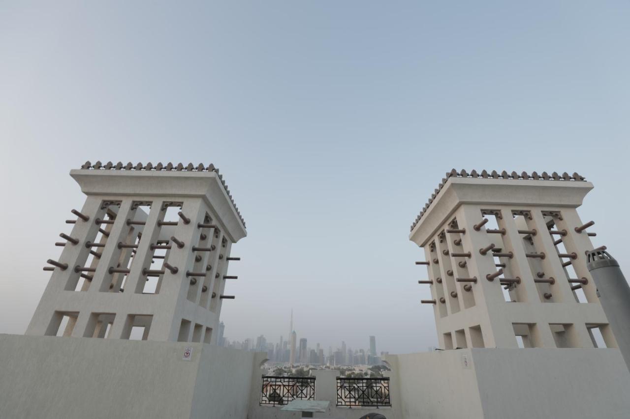 Cozy Rooms And Small Partitions For Men Guests In Dubai Exterior photo