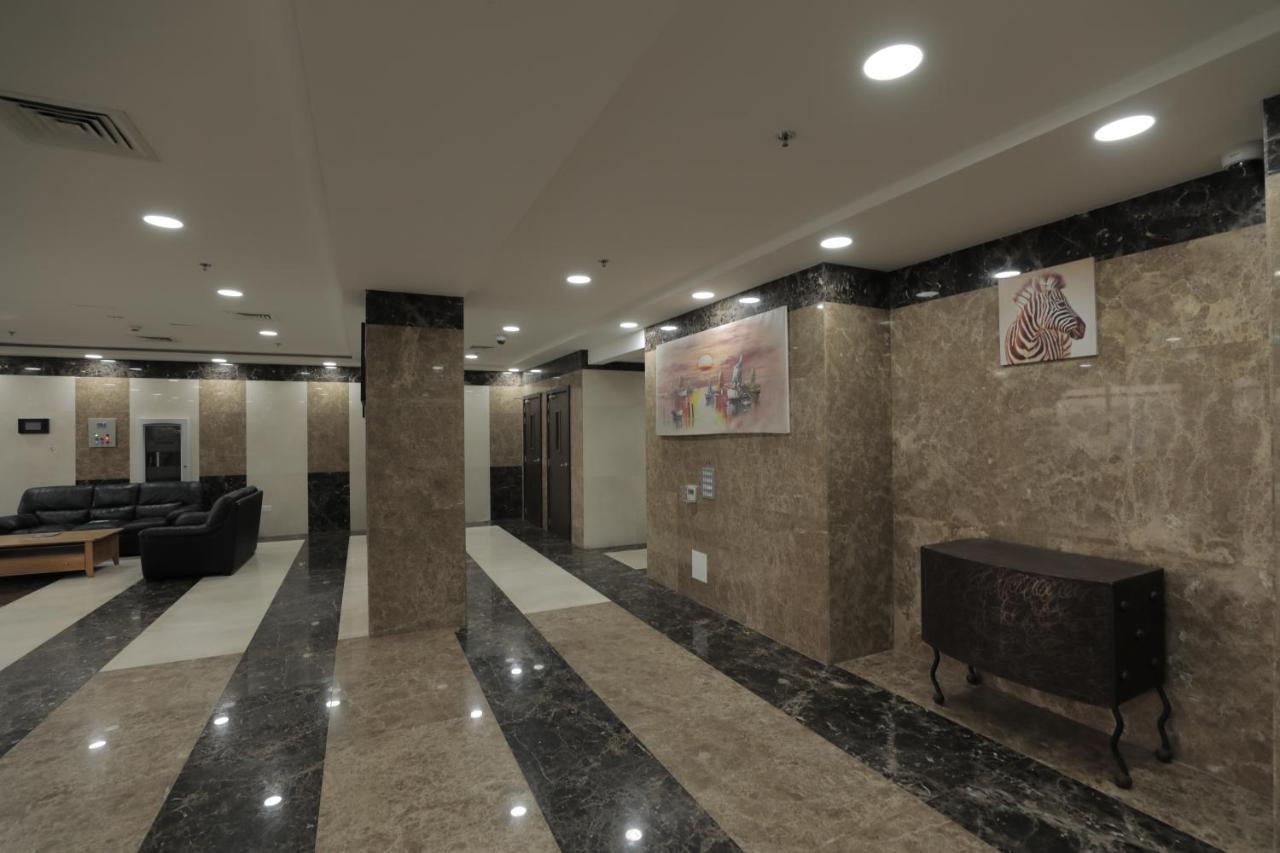 Cozy Rooms And Small Partitions For Men Guests In Dubai Exterior photo