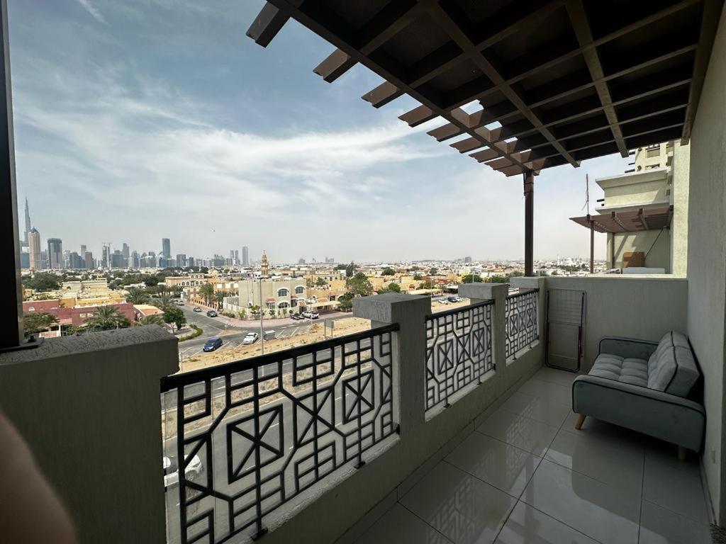 Cozy Rooms And Small Partitions For Men Guests In Dubai Exterior photo