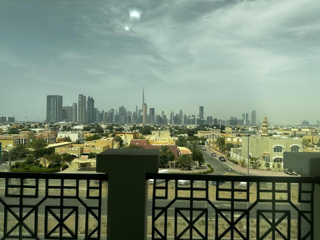 Cozy Rooms And Small Partitions For Men Guests In Dubai Exterior photo